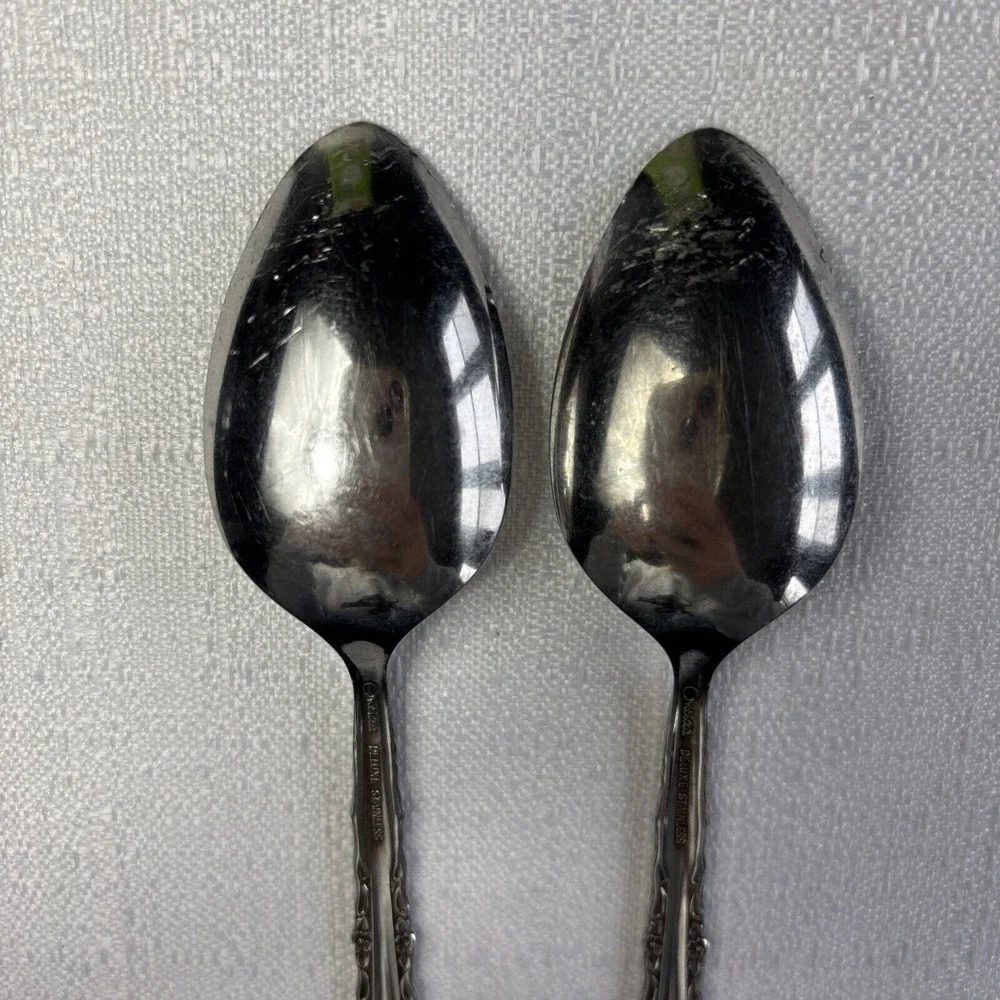 Oneida Cherie Teaspoons - Set‎ of 2 Deluxe Stainless READ DESCRIPTION